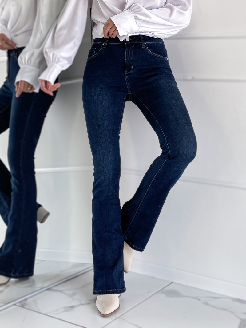 TALL BOOTCUT modelio platėjantys moteriški džinsai aukštu liemeniu OLLIE Tamsiai mėlyna