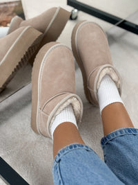 Natūralios odos UGG stiliaus aulinukai su platforma CHOCO Kreminė