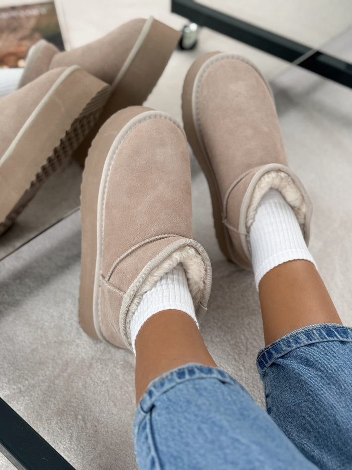 Natūralios odos UGG stiliaus aulinukai su platforma CHOCO Kreminė