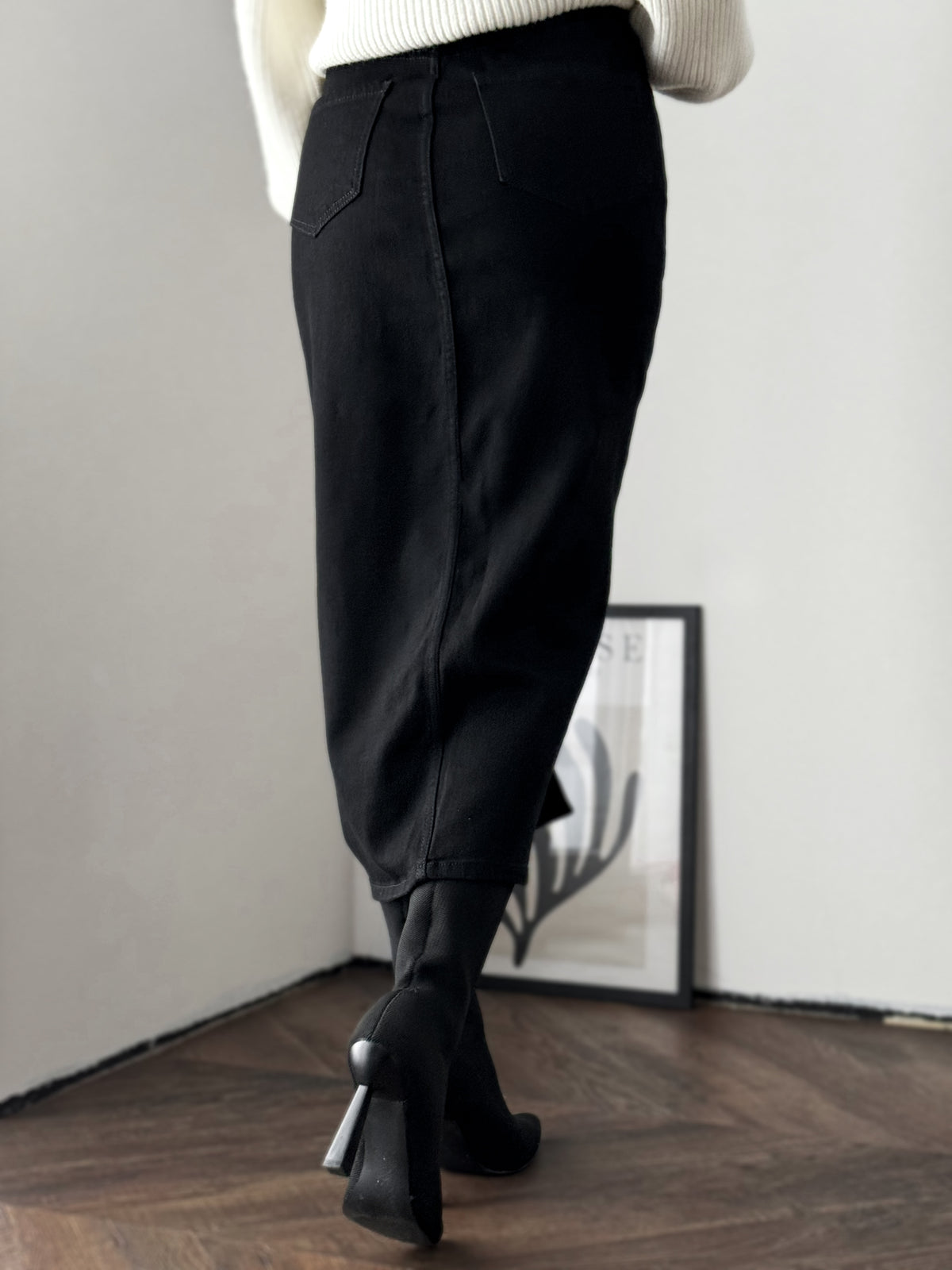 Moteriškas ilgas džinsinis sijonas su skeltuku MALIKA Juoda