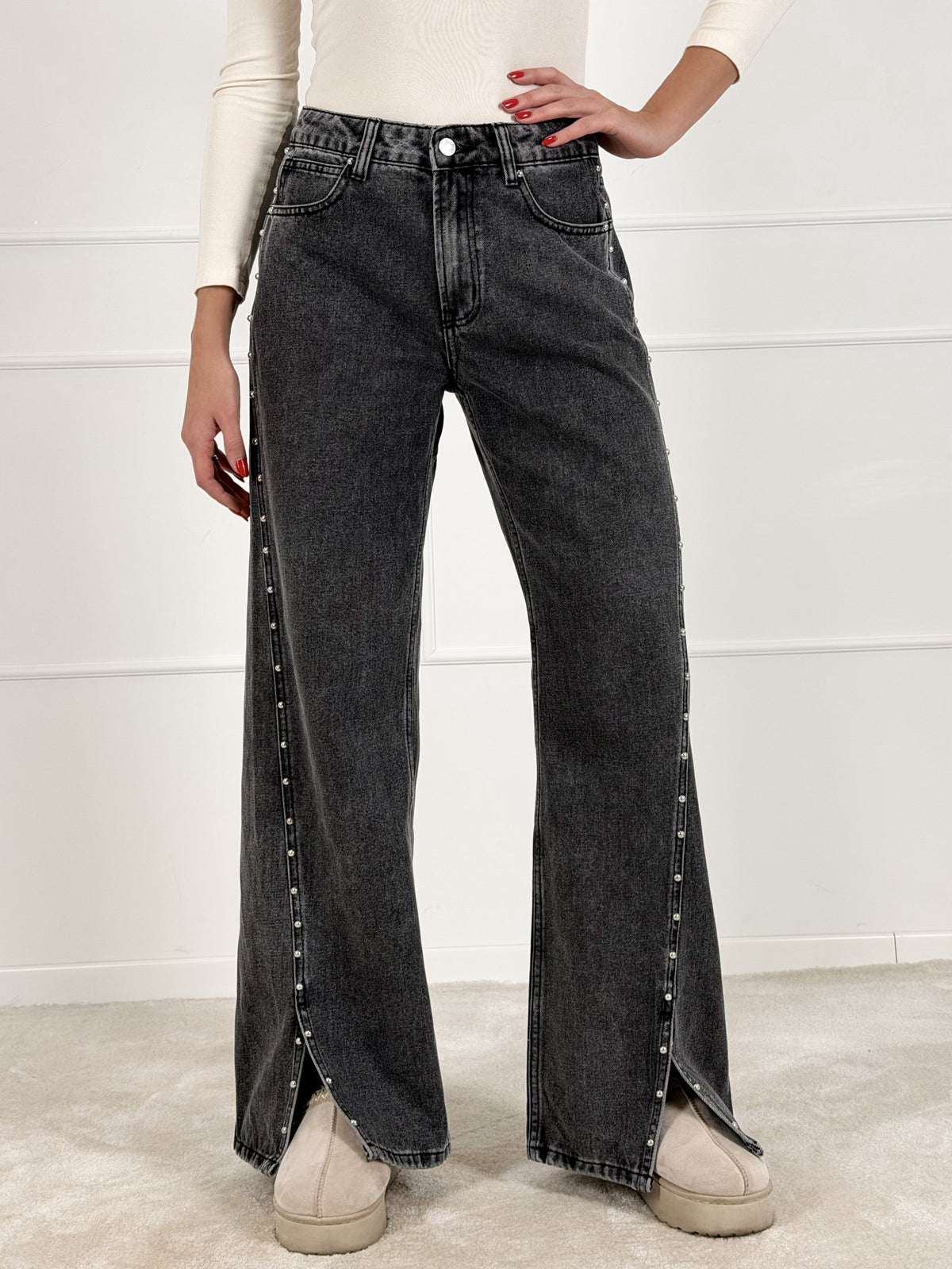 Moteriški platėjantys džinsai su kniedėmis WOODY Pilka