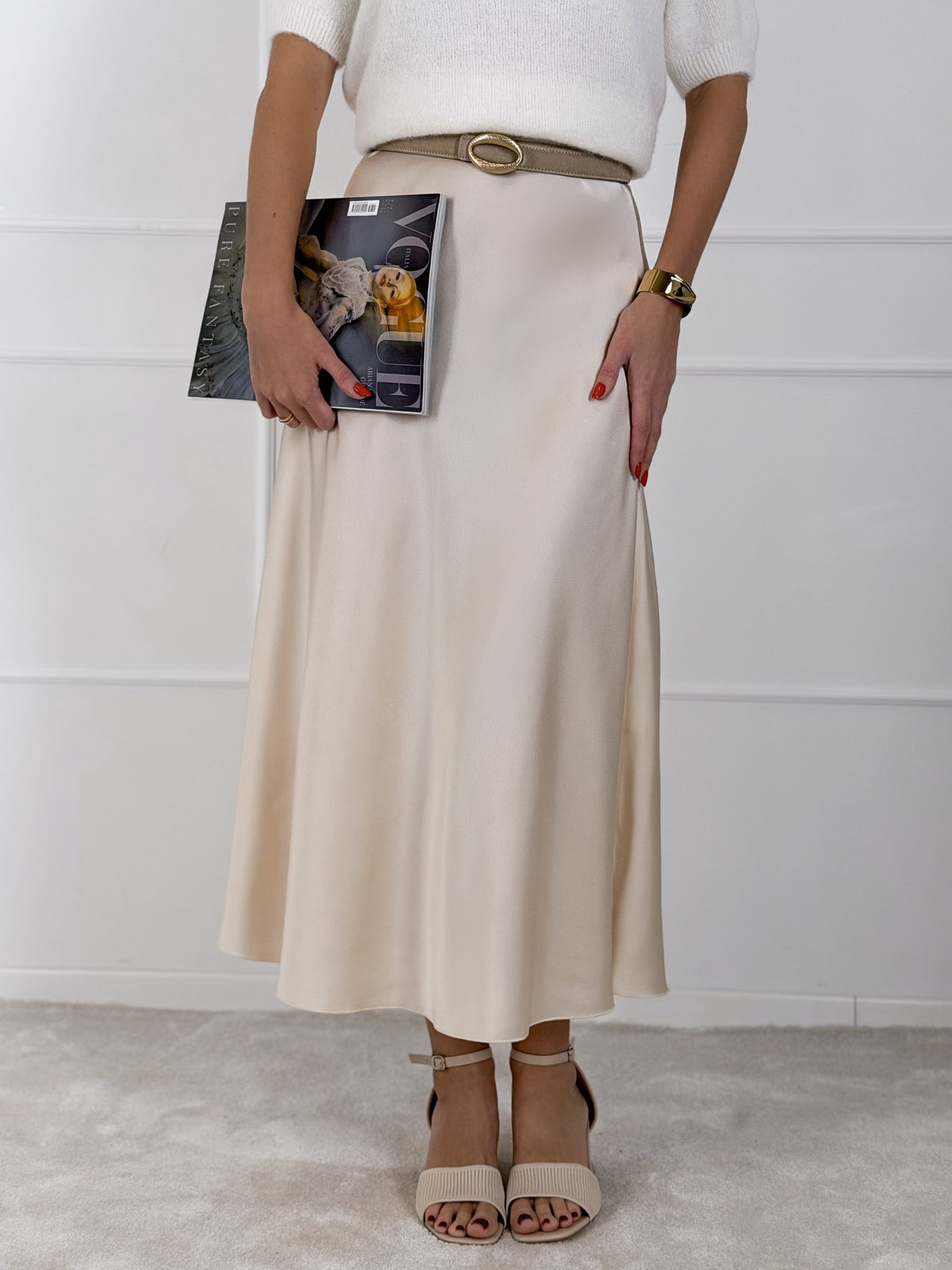 Moteriškas itališkas satino sijonas JENARO Šviesiai Kreminė