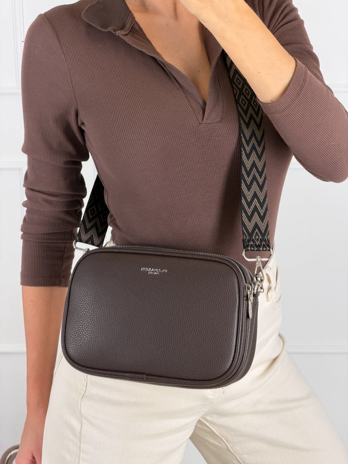 Moteriška dirbtinės odos rankinė THERON Tamsiai ruda