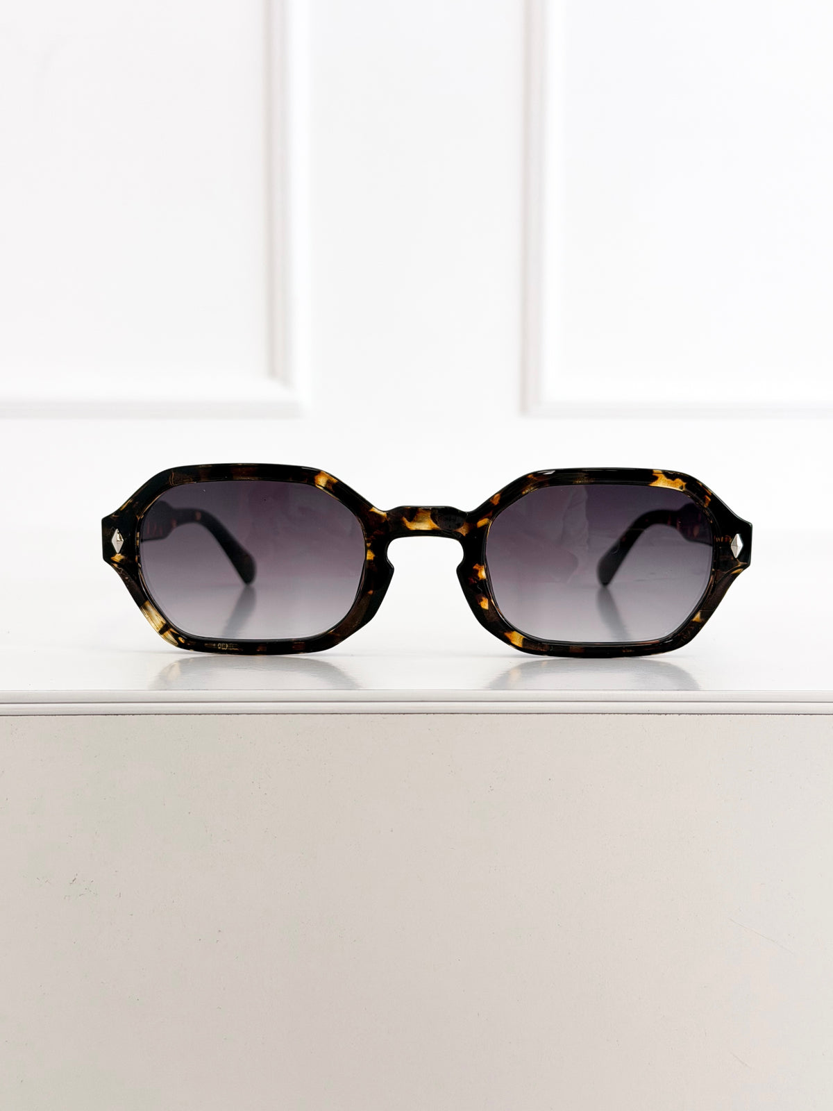 Moteriški saulės akiniai 111 Ruda/Juoda