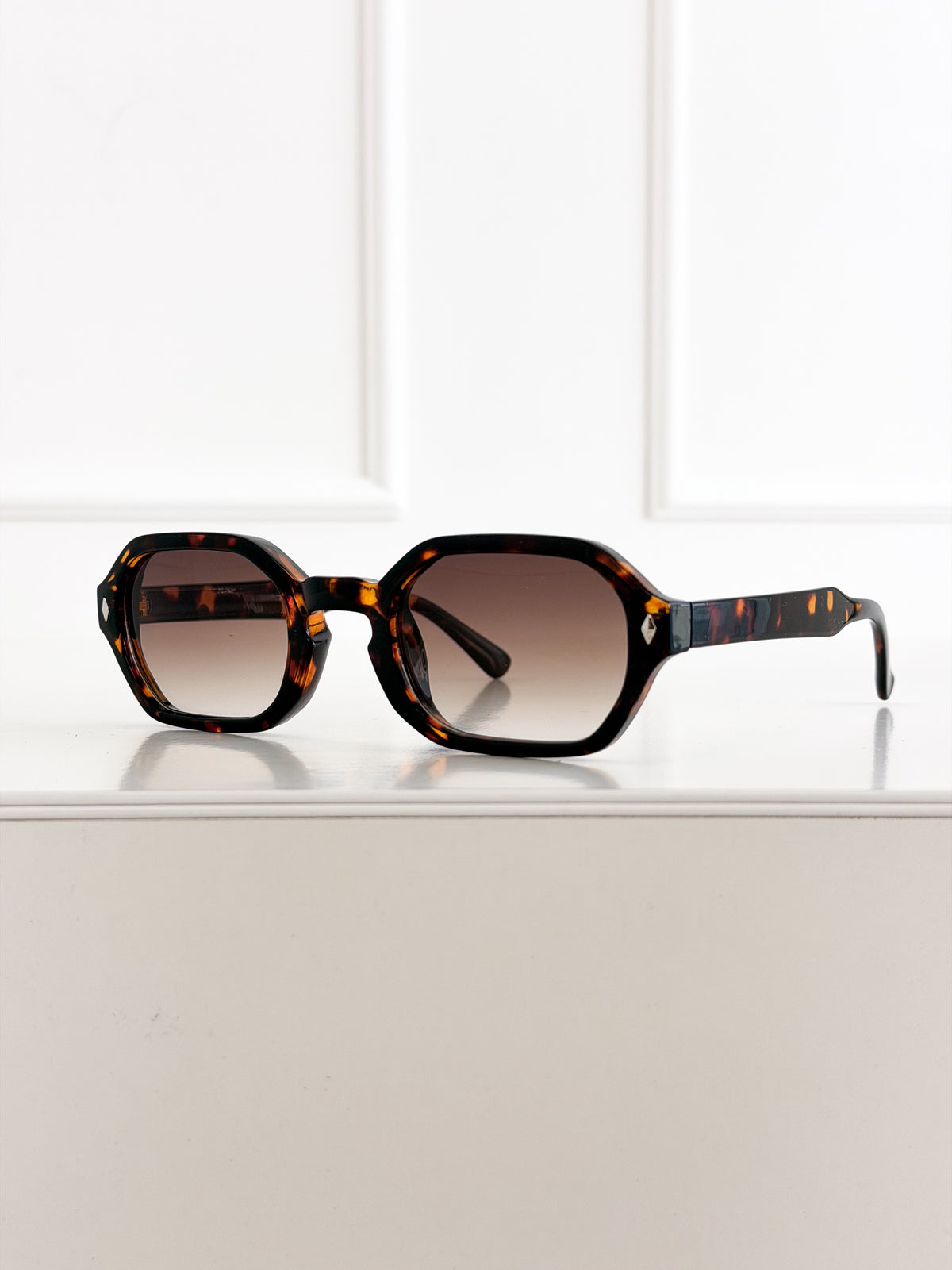 Moteriški saulės akiniai 111 Ruda