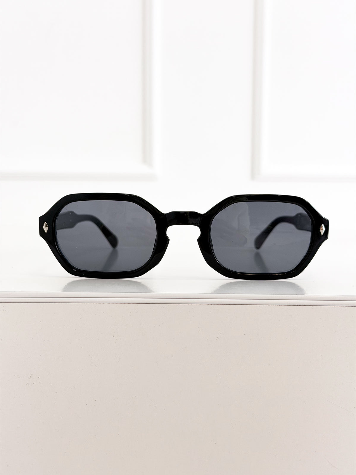 Moteriški saulės akiniai 111 Juoda