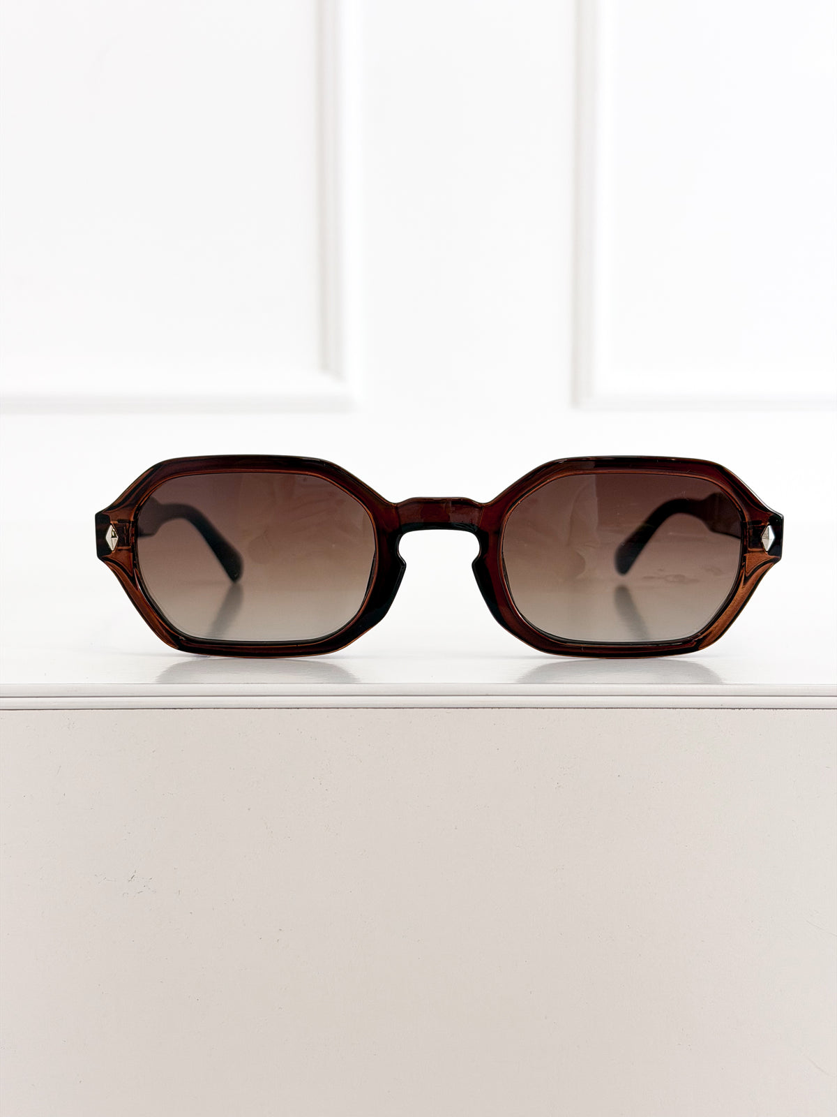 Moteriški saulės akiniai 111 Tamsiai ruda