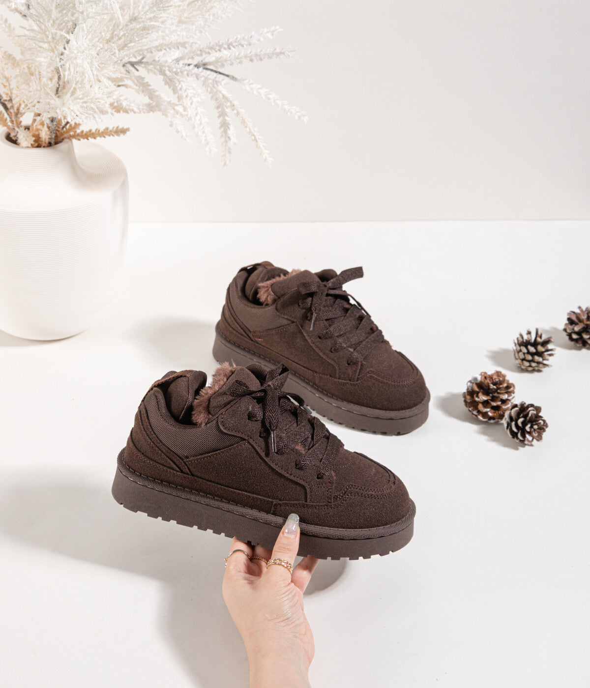 Moteriški šilti laisvalaikio bateliai JOHN Tamsiai ruda