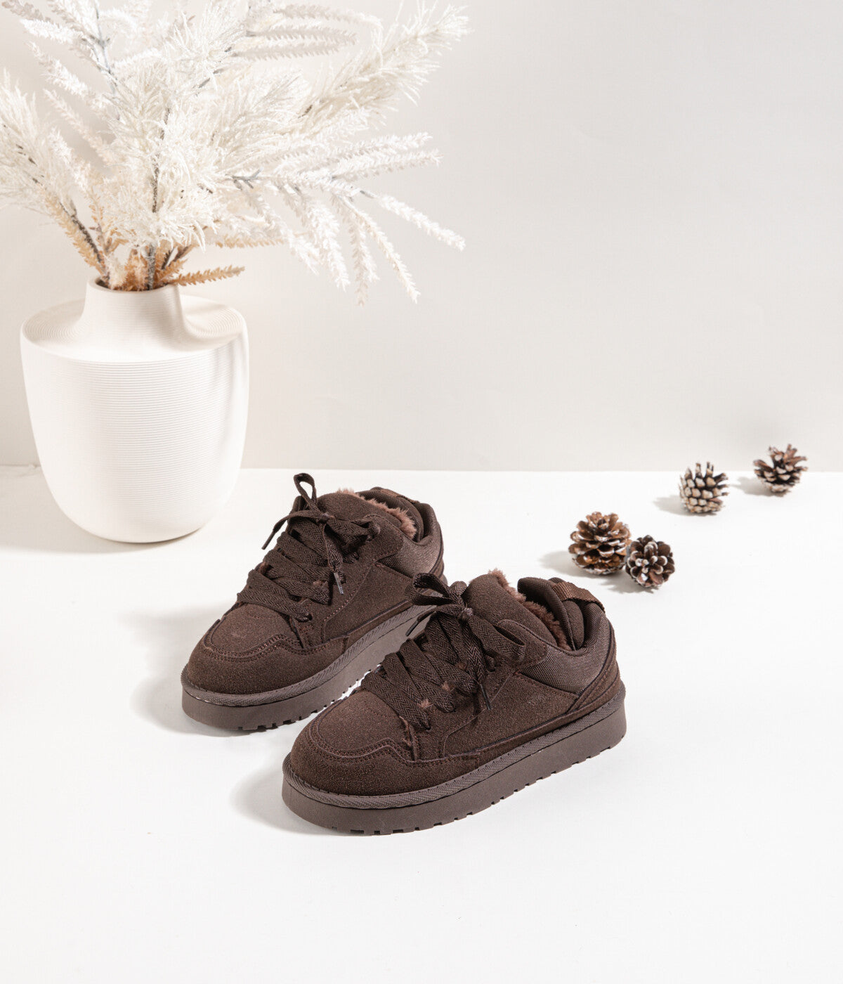 Moteriški šilti laisvalaikio bateliai JOHN Tamsiai ruda