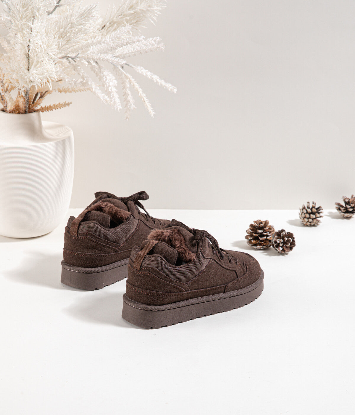 Moteriški šilti laisvalaikio bateliai JOHN Tamsiai ruda