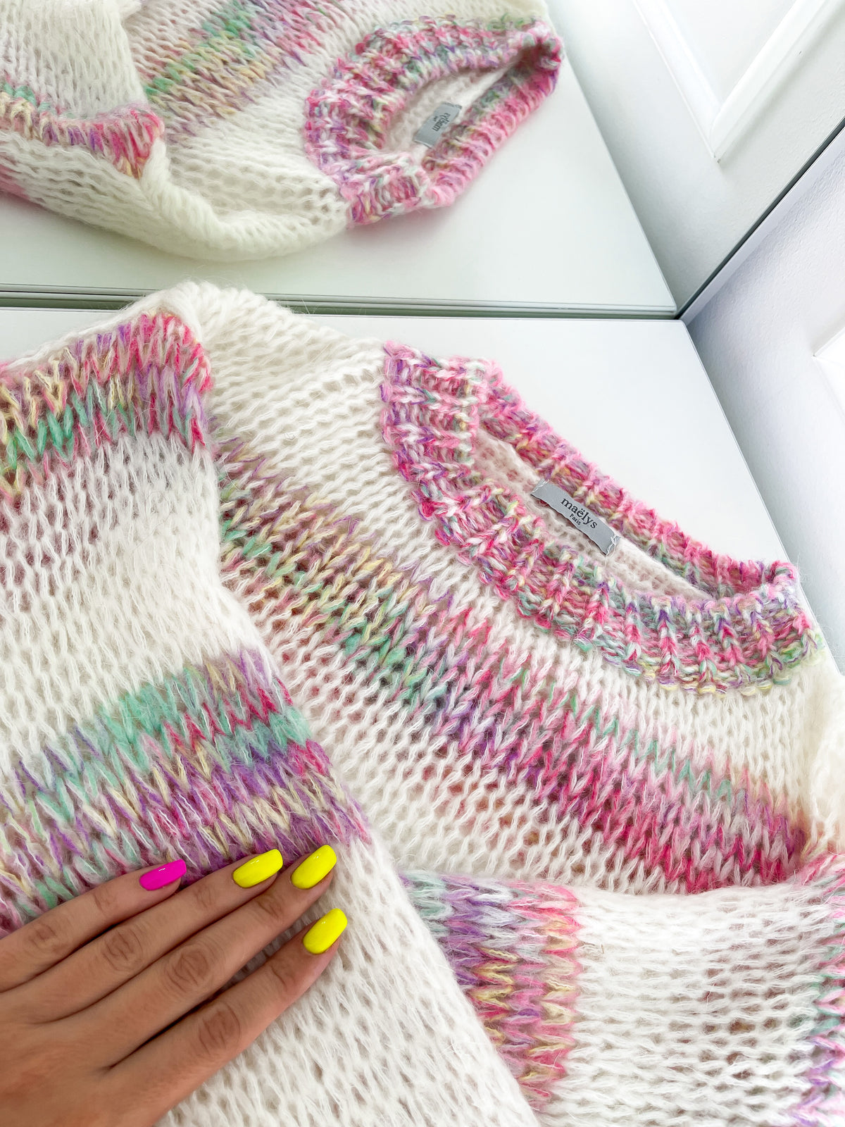 Moteriškas spalvingas moheros vilnos megztinis MILAN Balta
