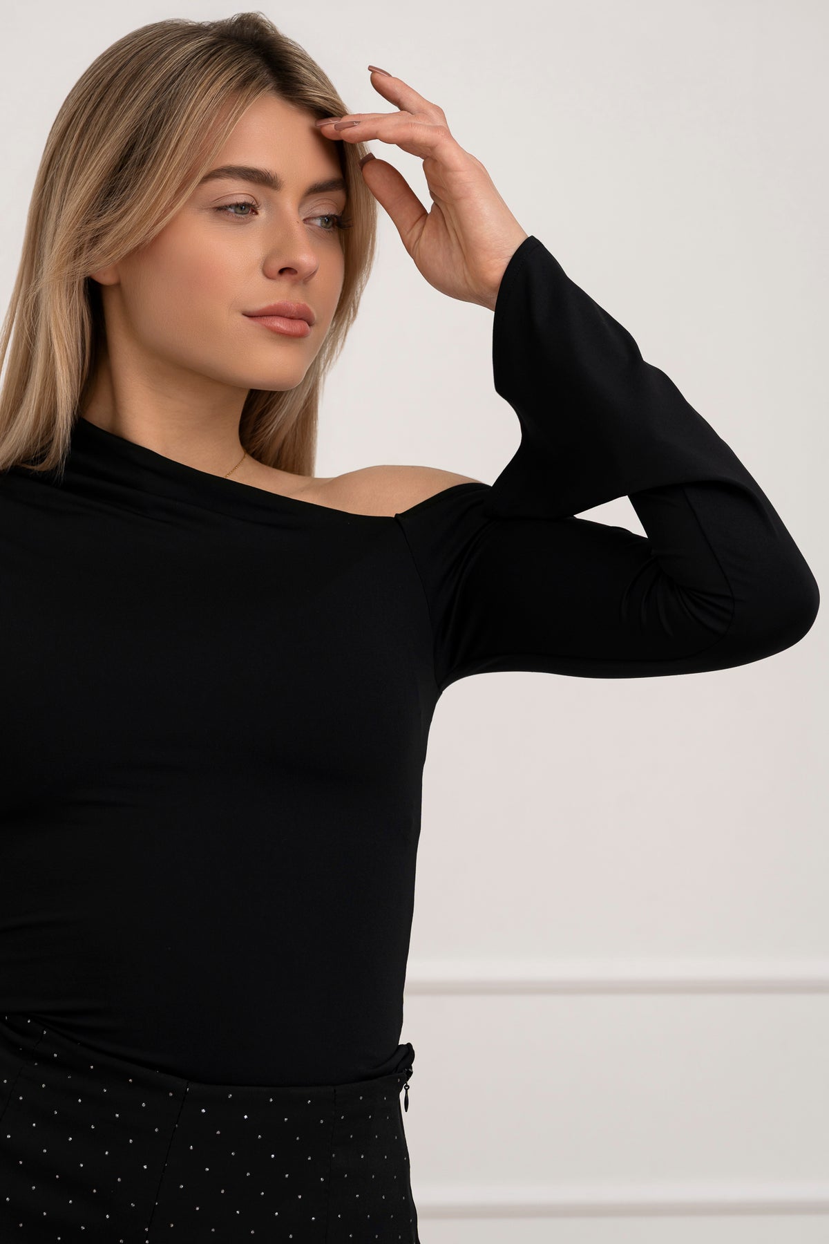 Moteriška palaidinė ilgomis rankovėmis VANESSA Juoda