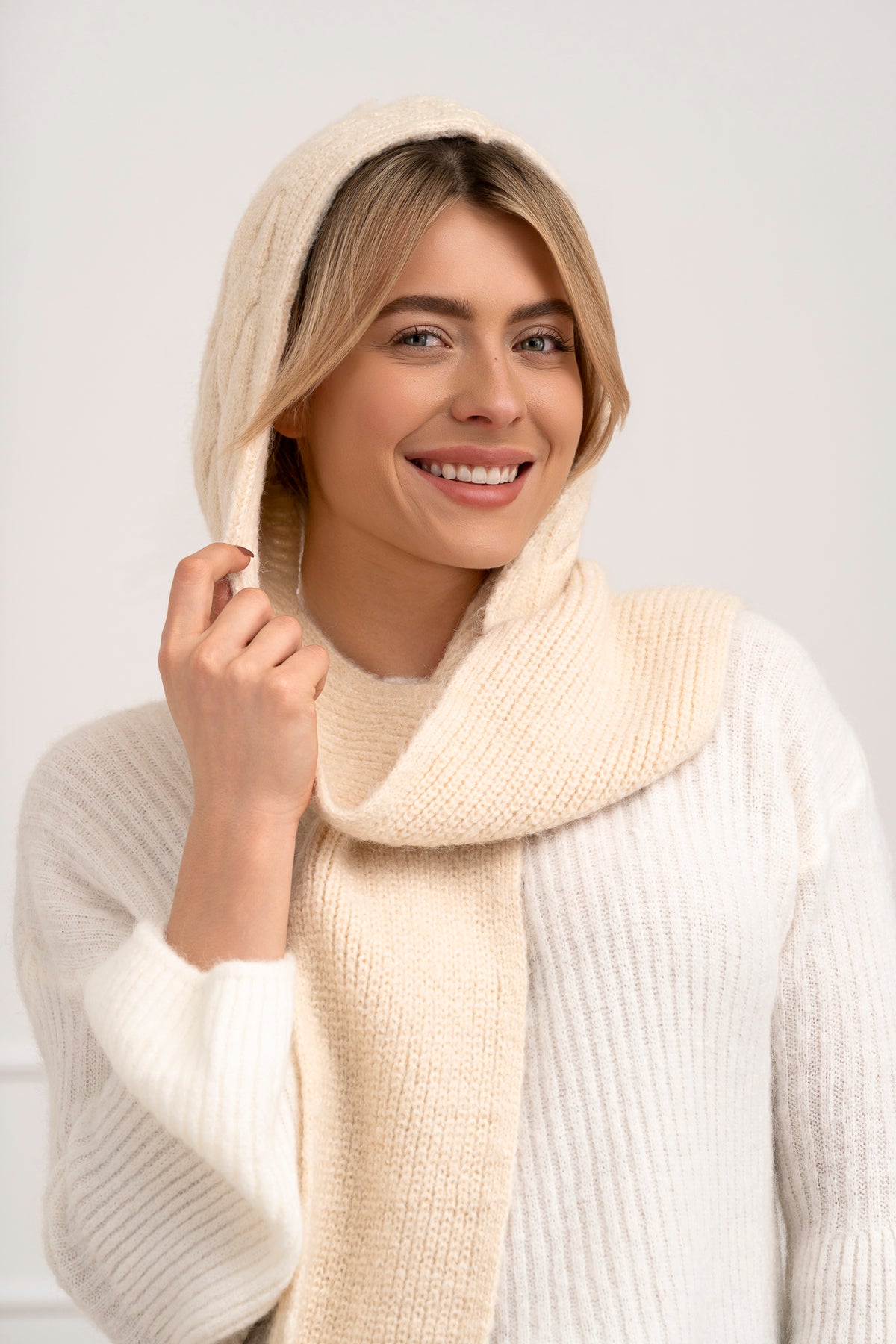 Moteriškas šiltas šalikas su vilna SOFI Kreminė