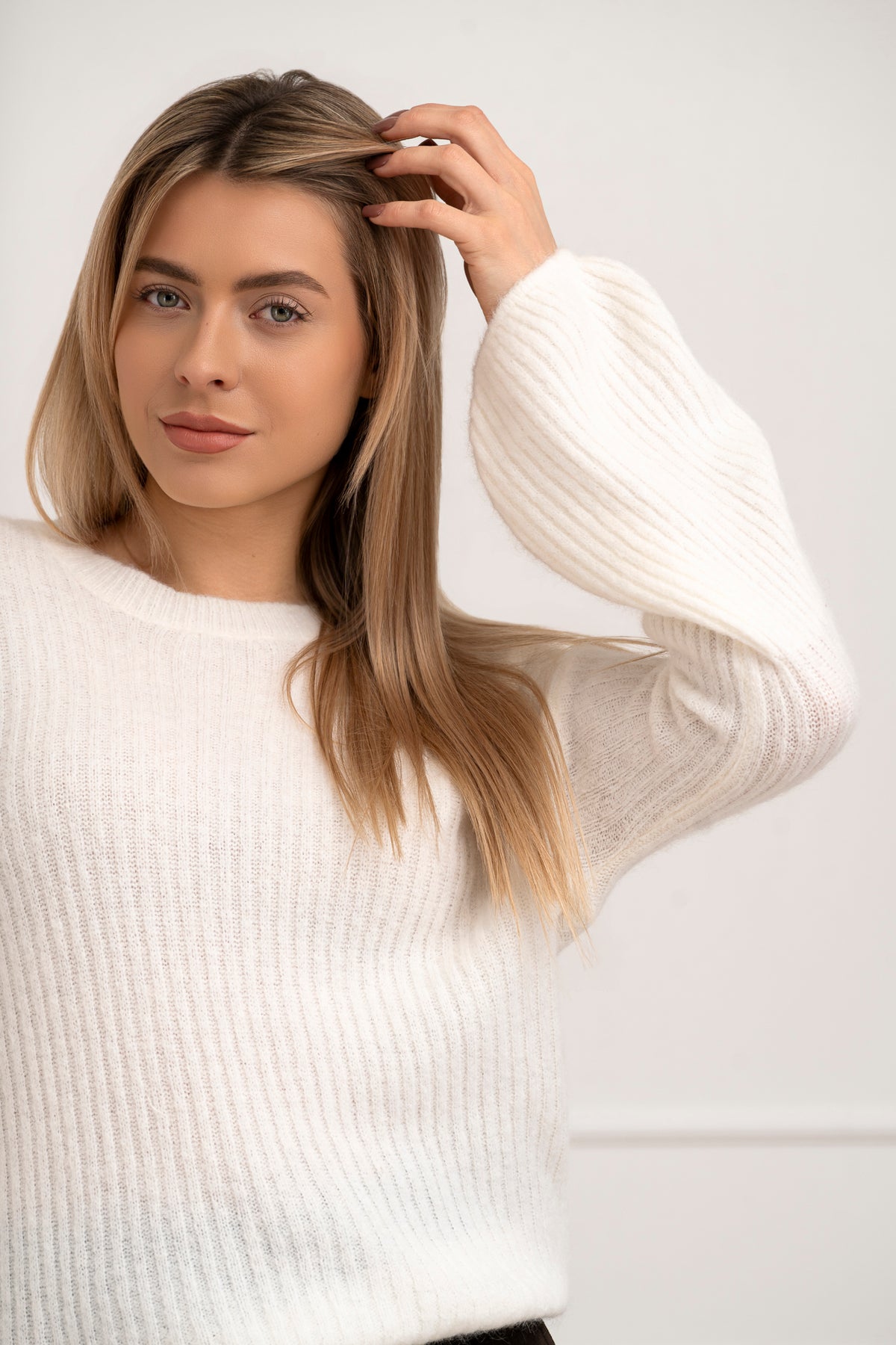 Moteriškas itališkas megztinis su baby alpakos vilna URSULA Balta