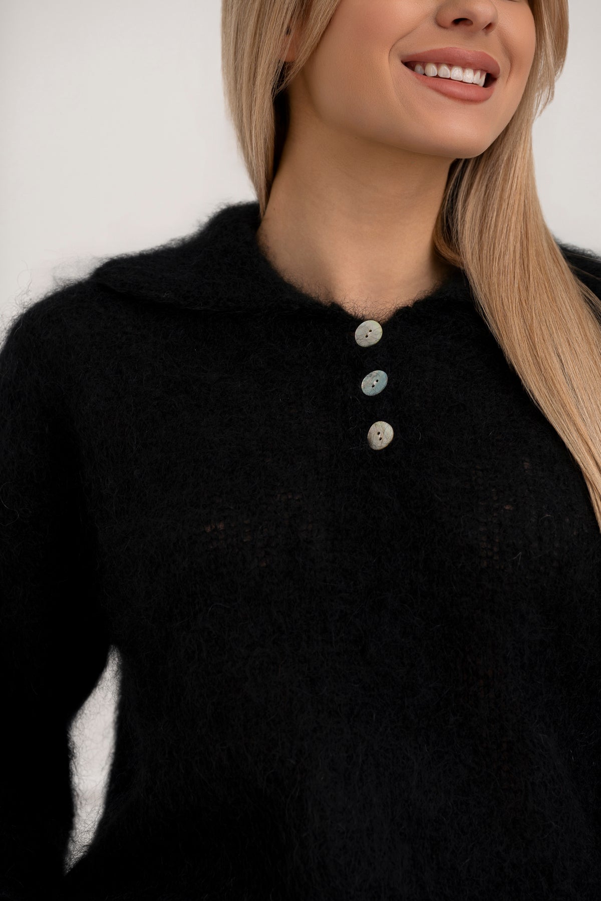 Moteriškas itališkas moheros vilnos megztinis RAYANA Juoda