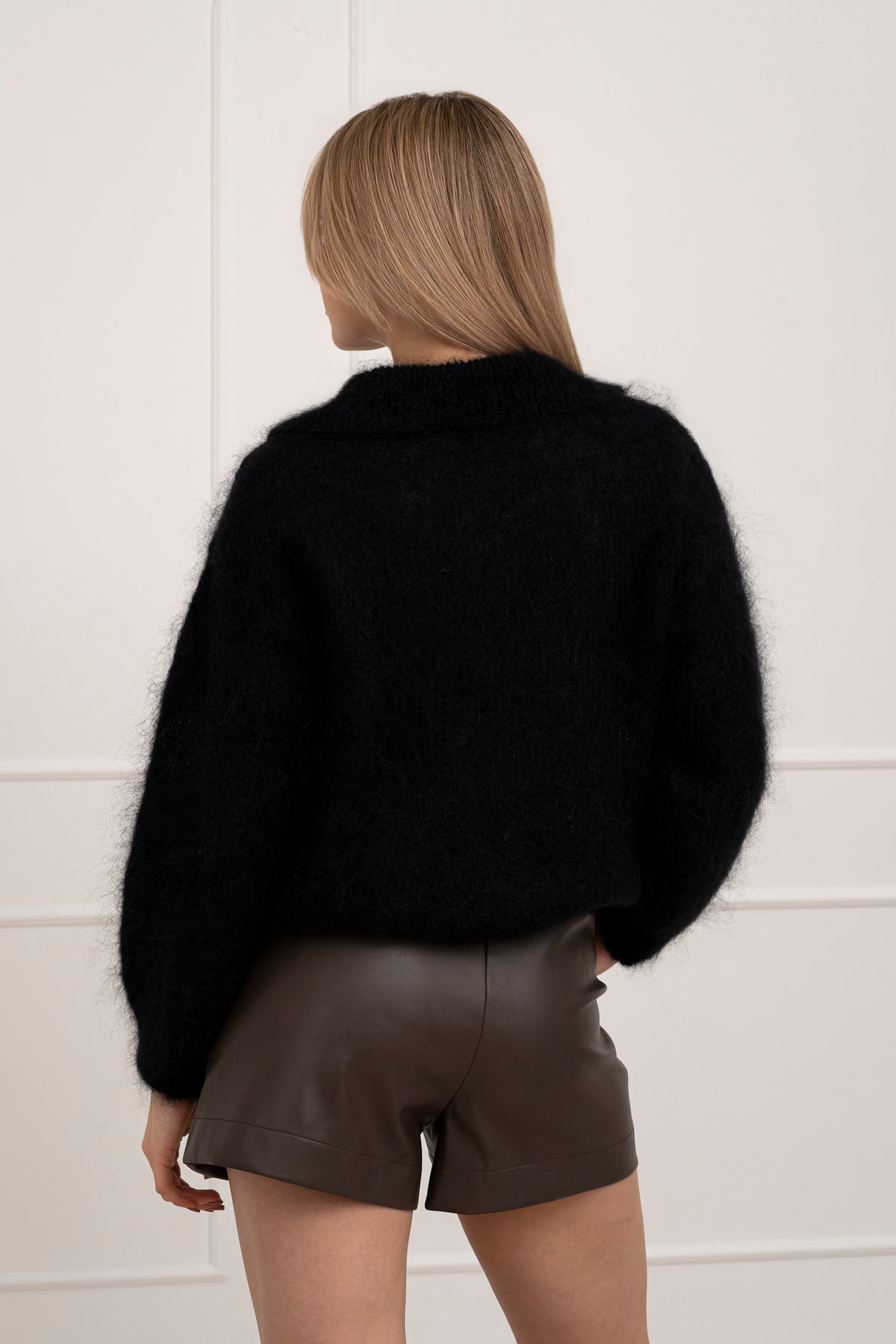 Moteriškas itališkas moheros vilnos megztinis RAYANA Juoda