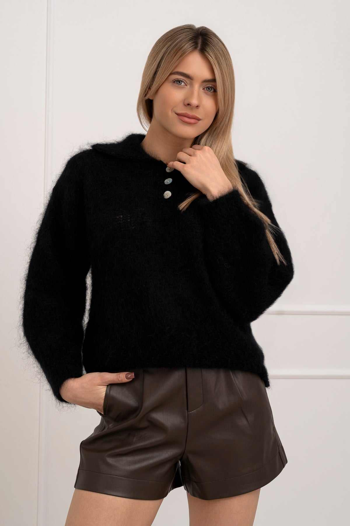 Moteriškas itališkas moheros vilnos megztinis RAYANA Juoda