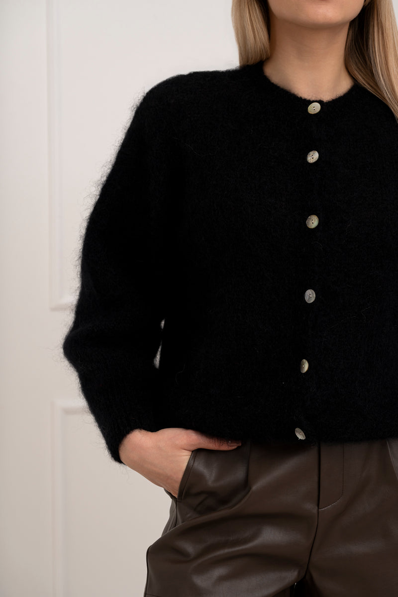 Moteriškas itališkas moheros vilnos megztinis EMELIN Juoda