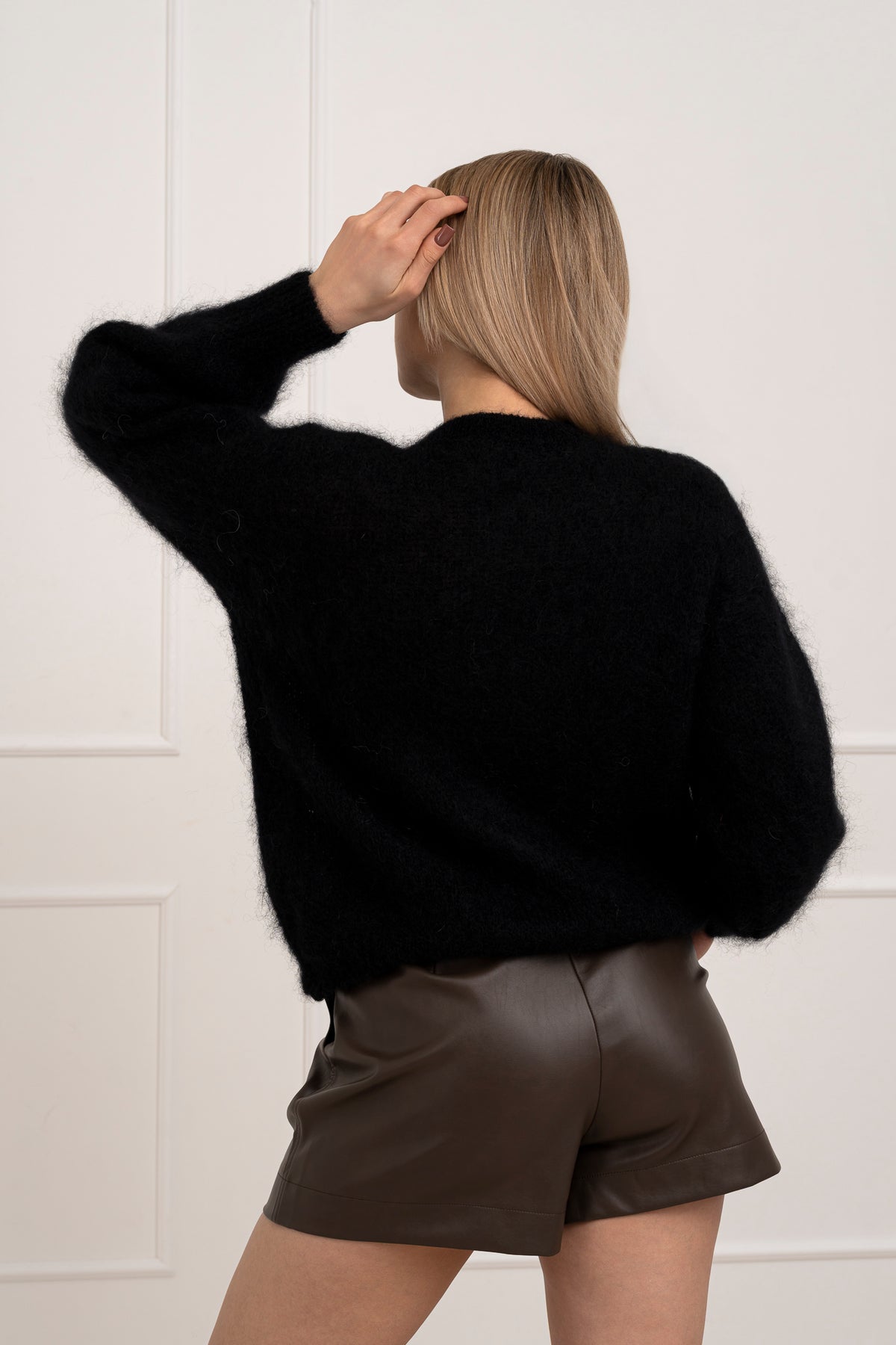 Moteriškas itališkas moheros vilnos megztinis EMELIN Juoda