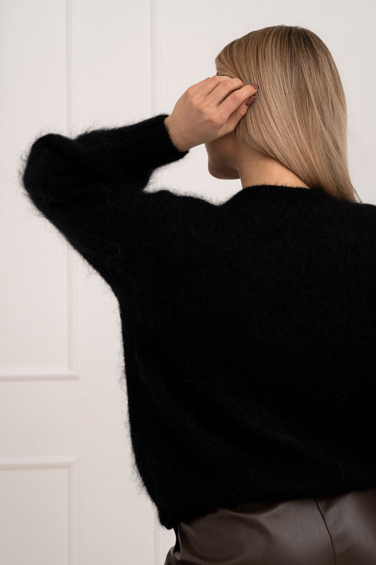 Moteriškas itališkas moheros vilnos megztinis EMELIN Juoda