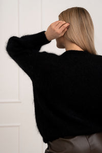 Moteriškas itališkas moheros vilnos megztinis EMELIN Juoda