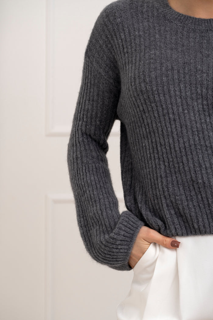 Moteriškas itališkas megztinis su baby alpakos vilna URSULA Tamsiai pilka