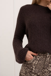 Moteriškas itališkas megztinis su baby alpakos vilna URSULA Tamsiai ruda