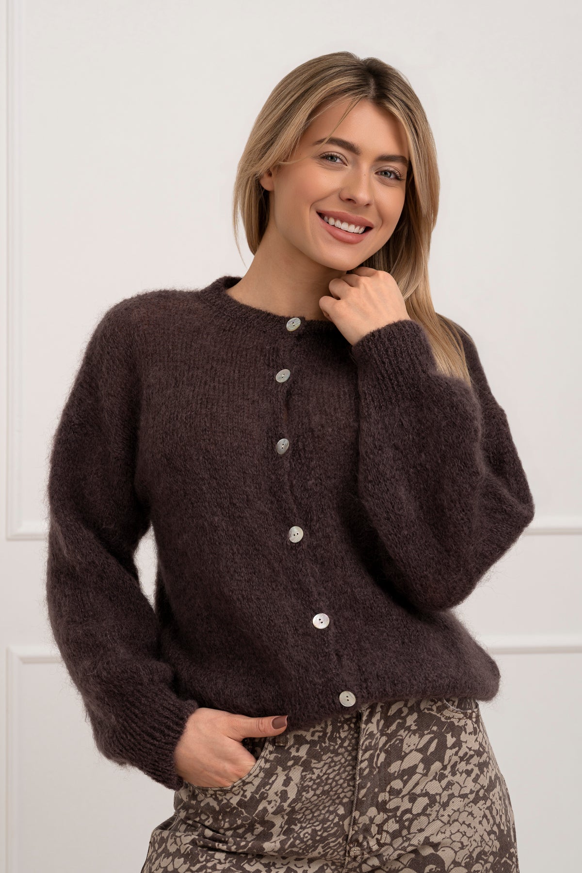Moteriškas itališkas moheros vilnos megztinis EMELIN Tamsiai ruda