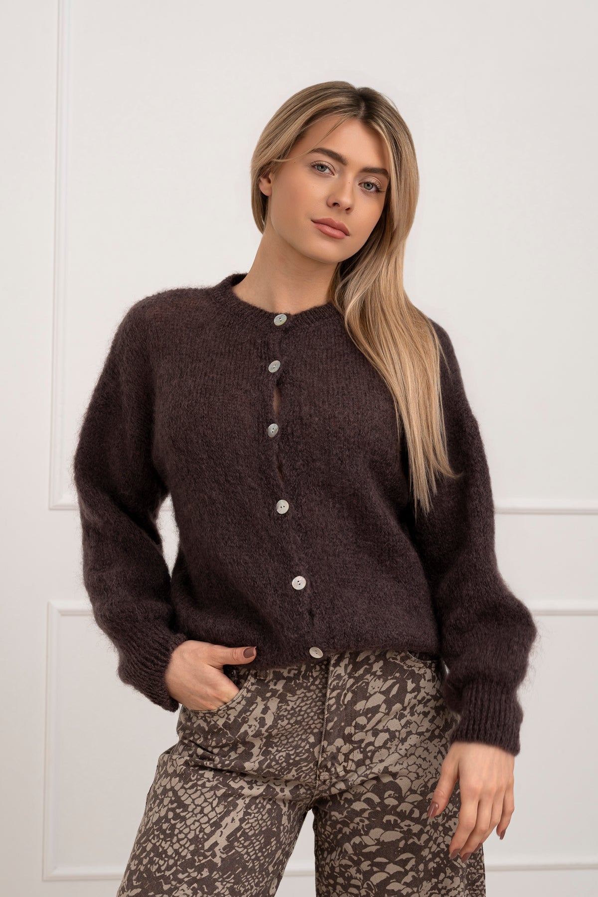 Moteriškas itališkas moheros vilnos megztinis EMELIN Tamsiai ruda