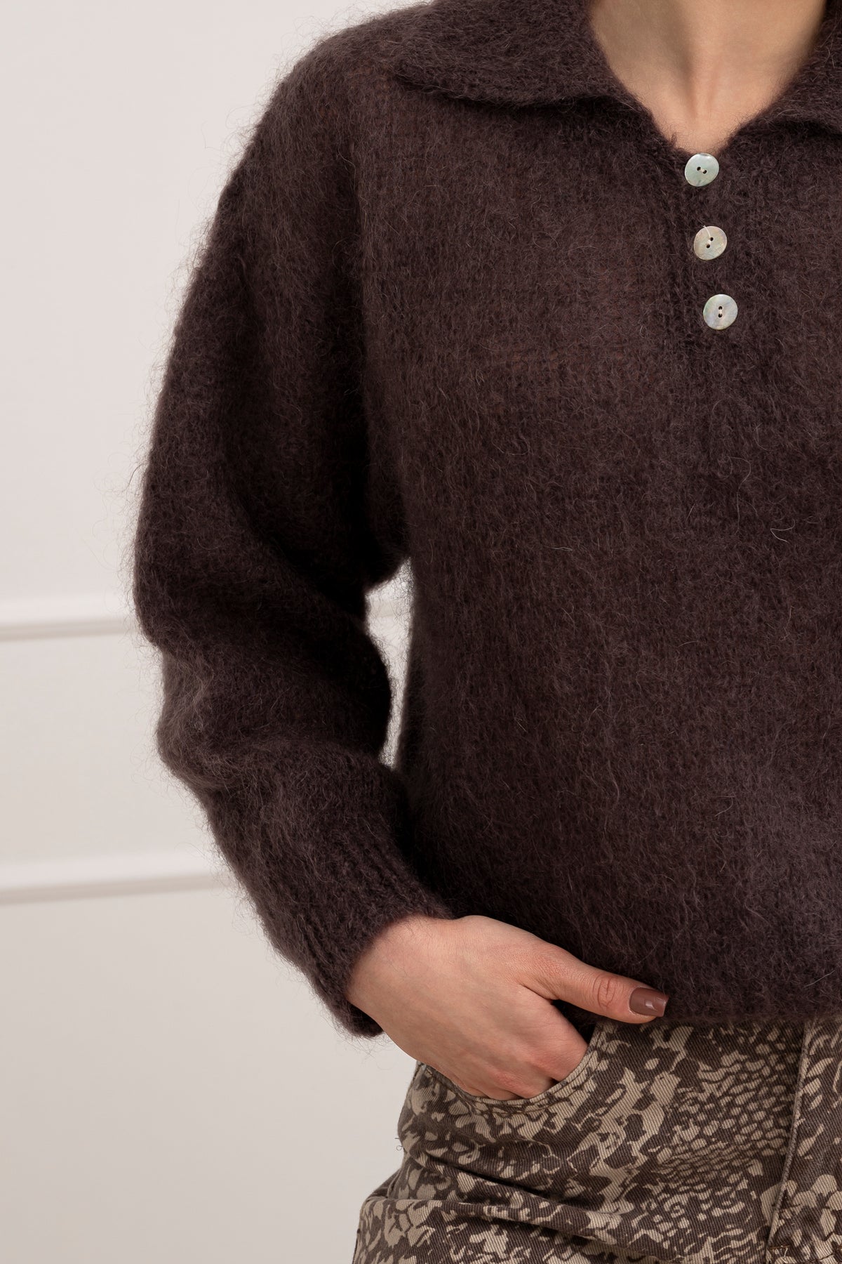 Moteriškas itališkas moheros vilnos megztinis RAYANA Tamsiai ruda