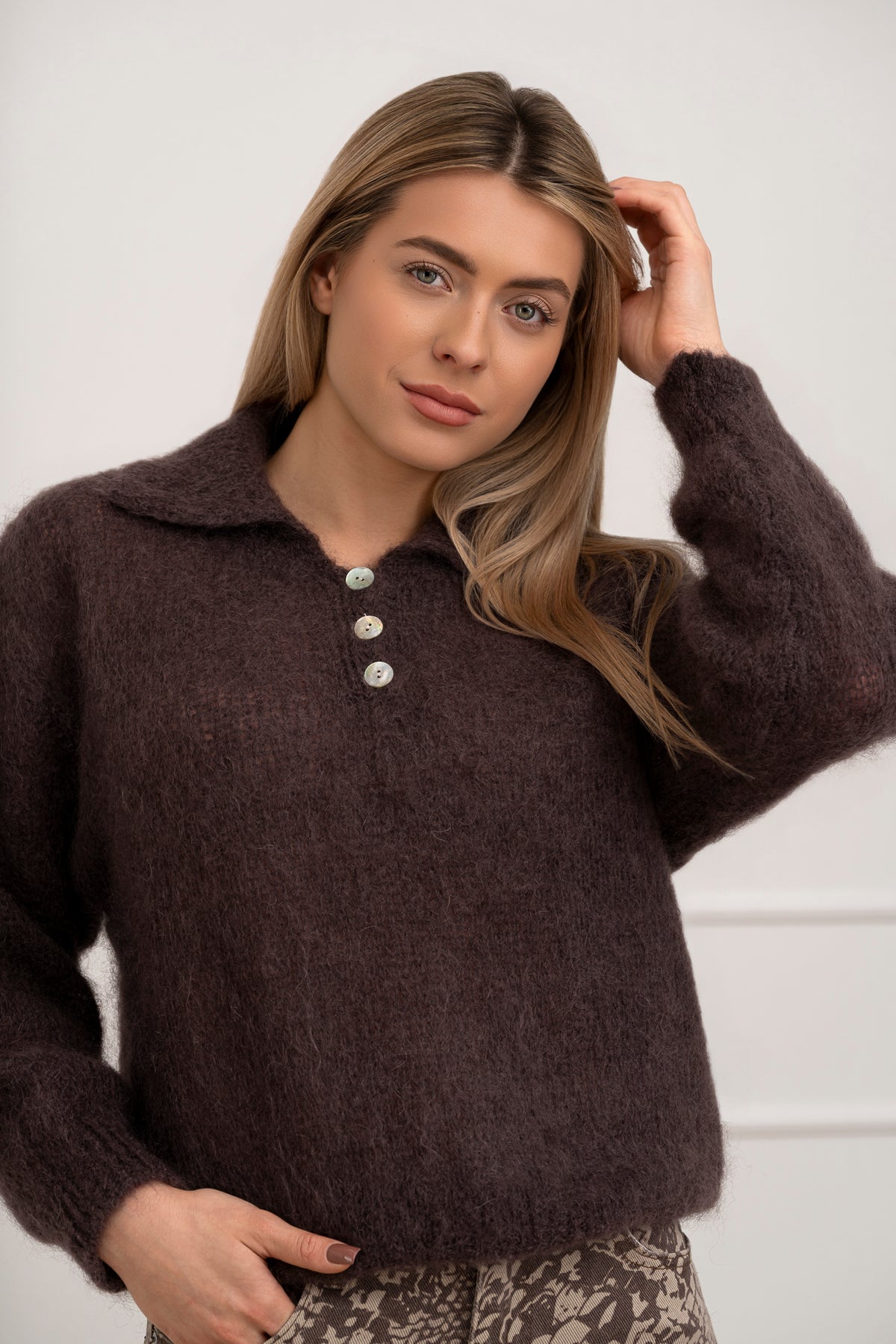 Moteriškas itališkas moheros vilnos megztinis RAYANA Tamsiai ruda