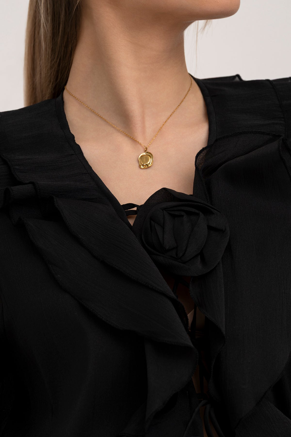 Moteriška puošni palaidinė MAGDALENA Juoda