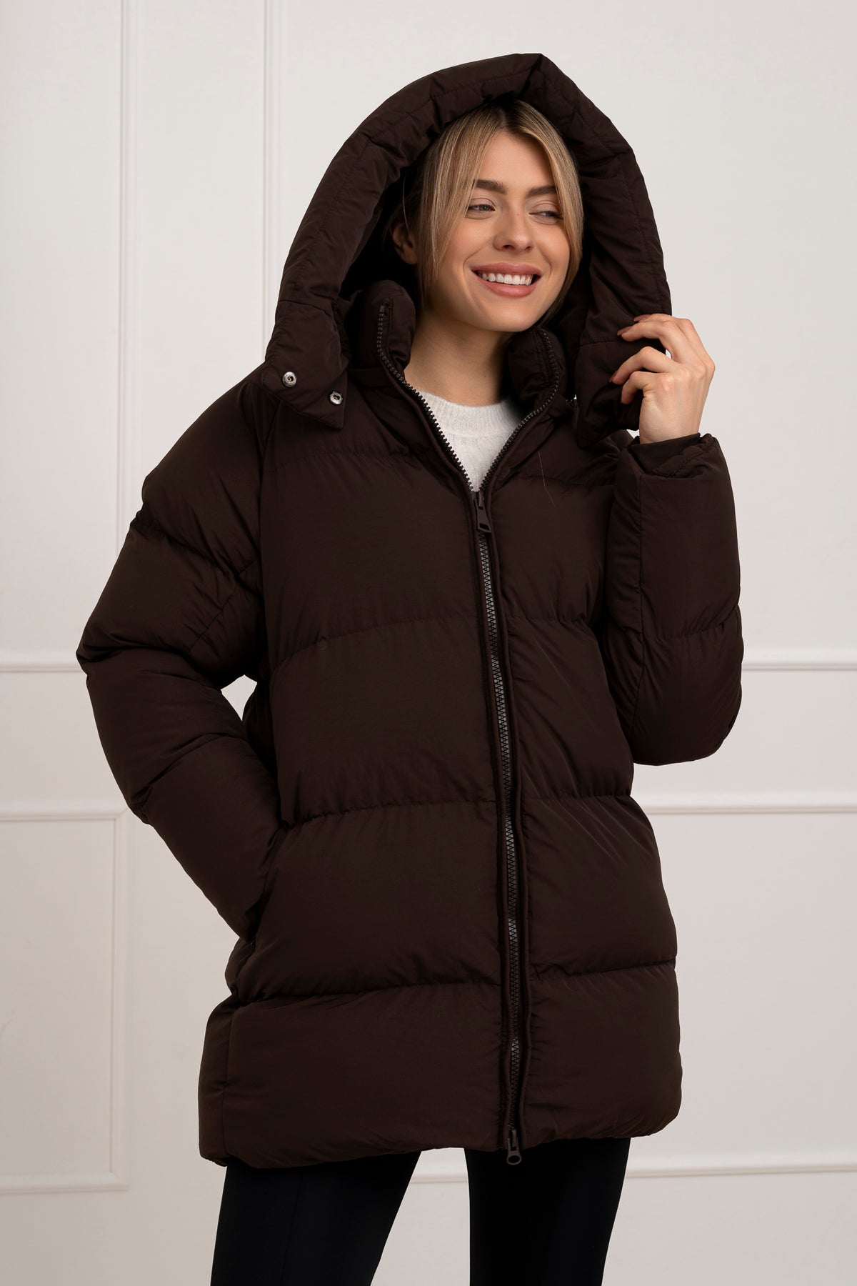 Moteriška vidutinio ilgio striukė su gobtuvu ROBIN Ruda