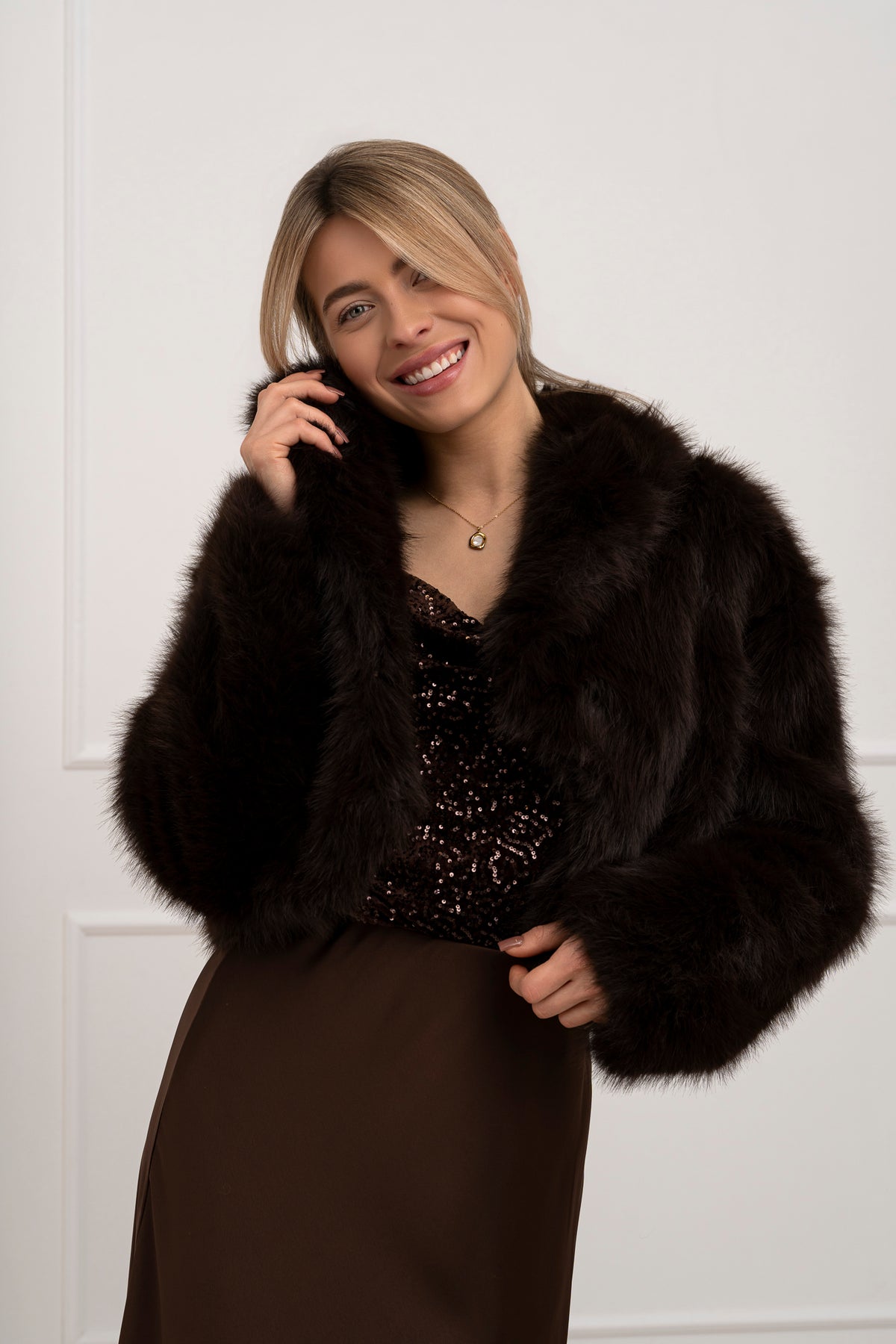 Moteriški trumpi kailiniai NAIRO Tamsiai ruda