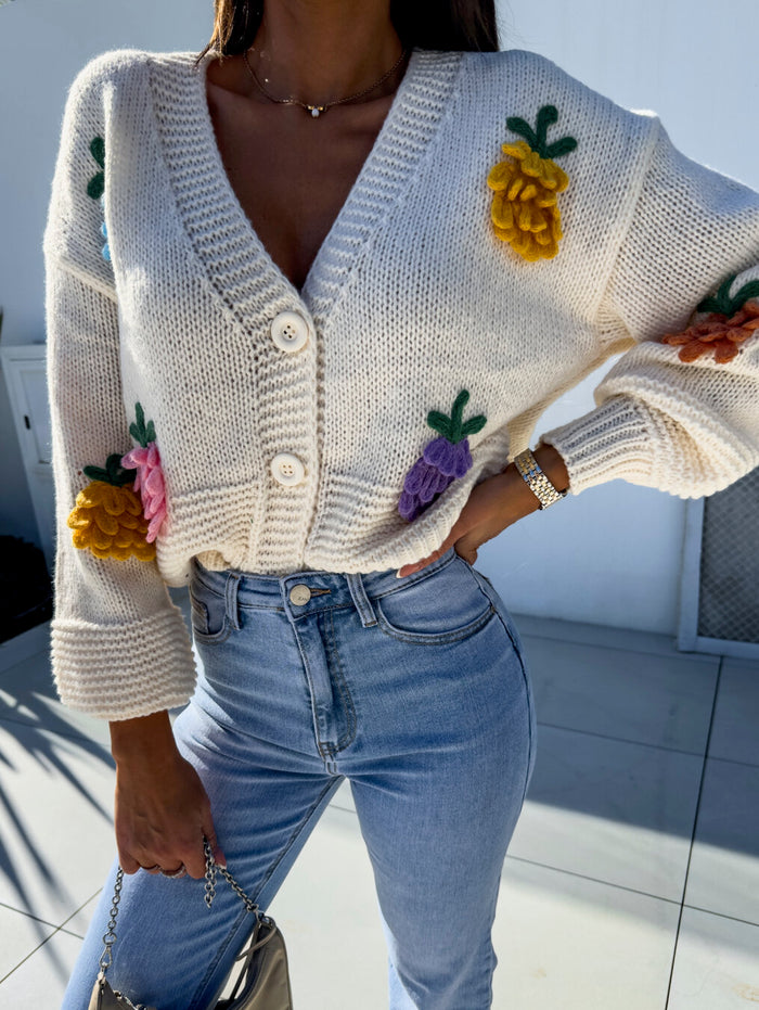 moteriskas-uzsagstomas-megztinis-laos-balta