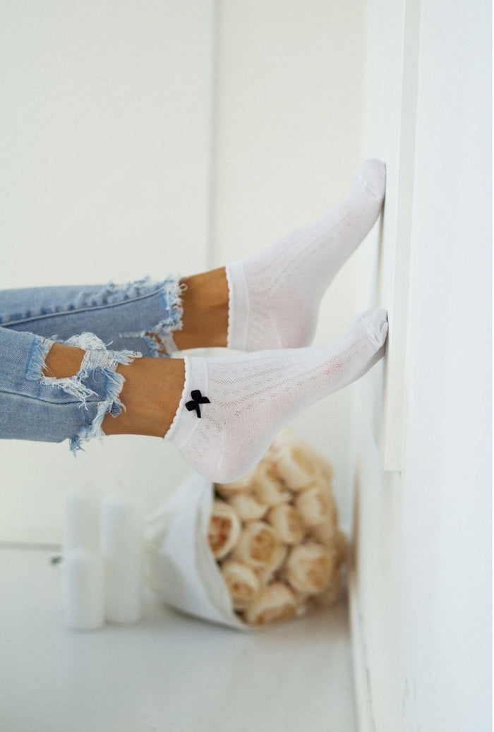 Moteriškos trumpos kojinės su kaspinu AMIA Balta/Juoda